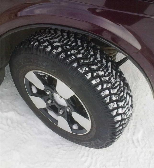 Gummi på "Niva Chevrolet" - dimensioner, typer og egenskaber ved dæk