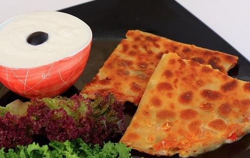 Sådan koges khachapuri hurtigt i en stegepande