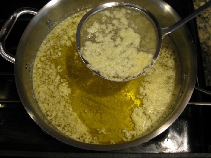 Hvordan tilberedes smeltet smør derhjemme?