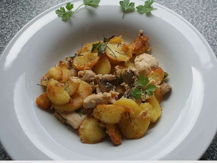 Kartofler med svampe og kød i ovnen - hurtig og velsmagende