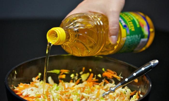 Trin-for-trin opskrift af vitaminsalat fra kål og gulerødder
