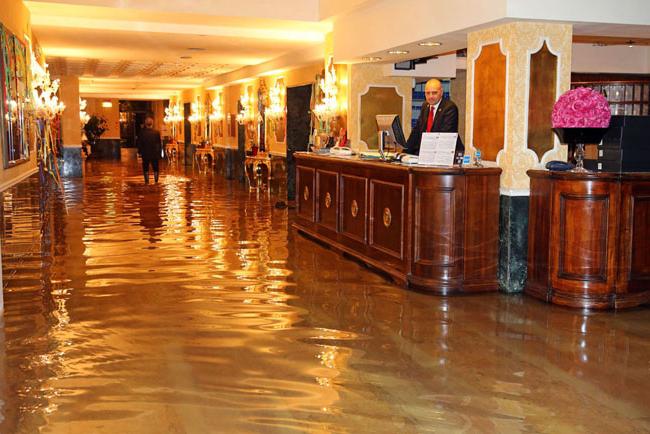 Oversvømmelser i Venedig. Element sparer ikke byen