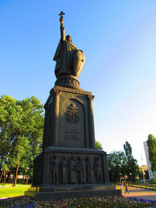 beskrivelse af monumentet til prins Vladimir i Belgorod