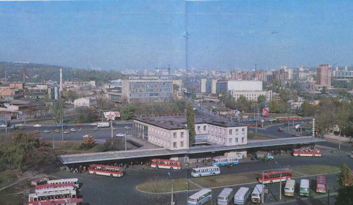 bus station cue telefon 