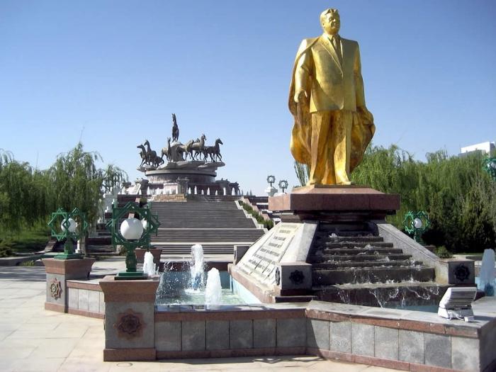 Turen til hovedstaden i Turkmenistan: en rejse til den sovjetiske fortid