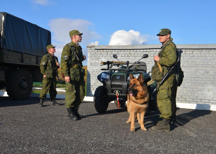 Russian Border Guard Forces: flag, form og kontrakt service